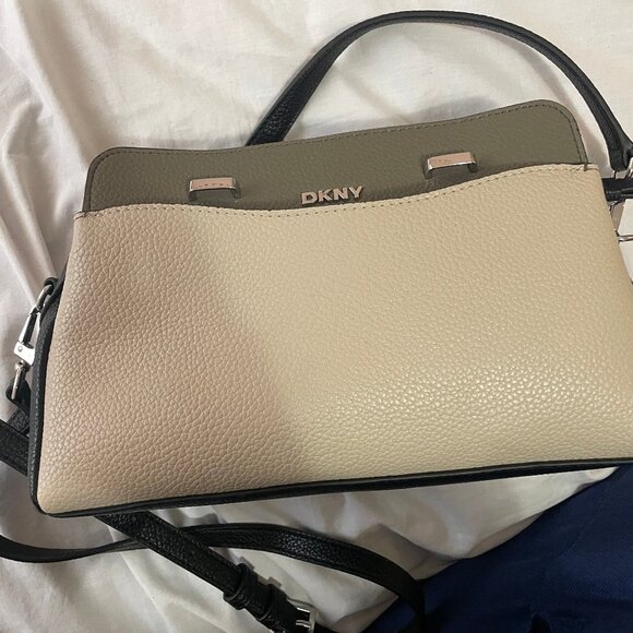 DKNY Avelle Small Crossbody Faux Leather Purse Bag (No Stachel Handles) Unused - Picture 2 of 16